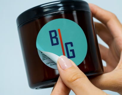 Co to jest etykieta peel off? Przewodnik po etykietach wielowarstwowych